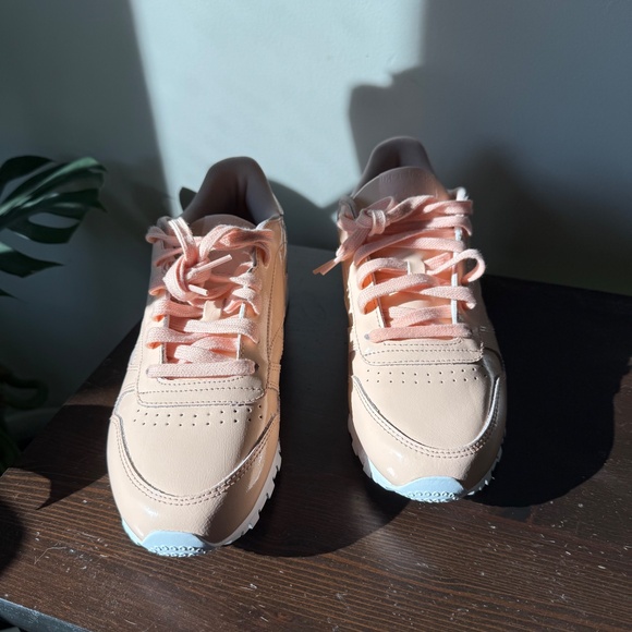 Strawberry Reebok Classics - Picture 3 of 7